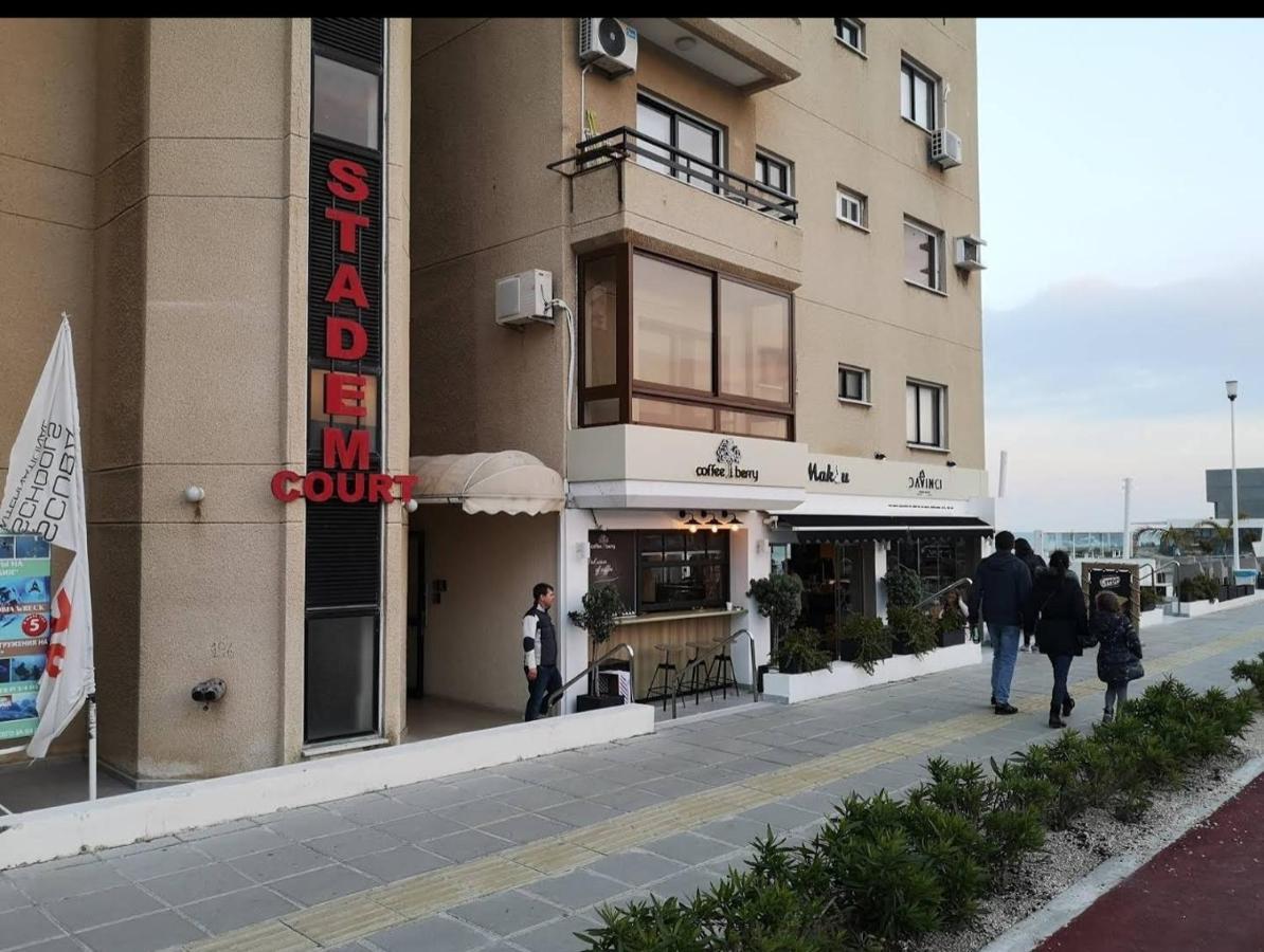 Bettys 1Br Seafront Apt Larnaca Bagian luar foto