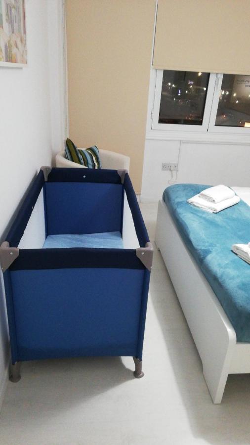 Bettys 1Br Seafront Apt Larnaca Bagian luar foto